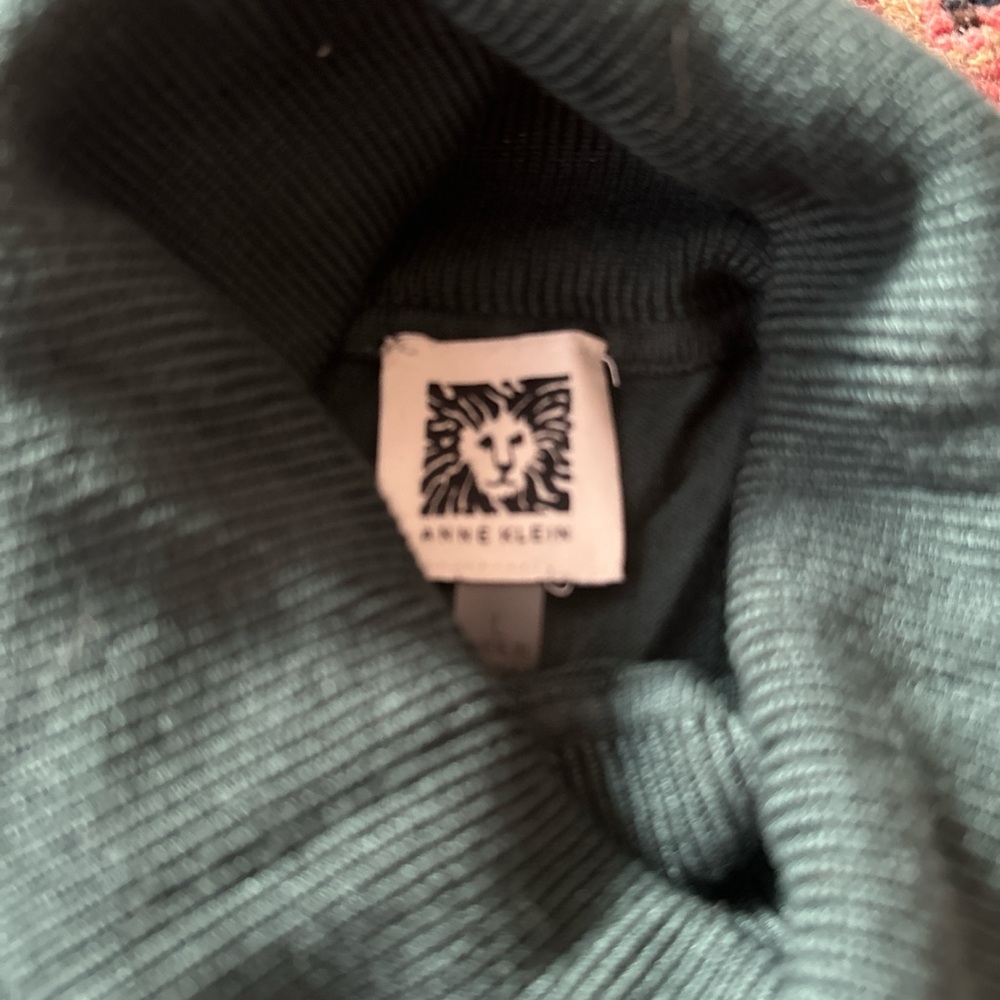 Anne Klein sleeveless turtleneck